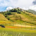 Near Mount Subasio Holiday home Assisi